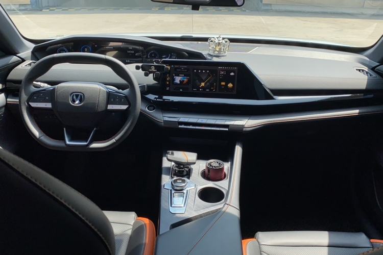 Used CHANGAN UNI-V 2023 1.5T Premium Model Interior 1