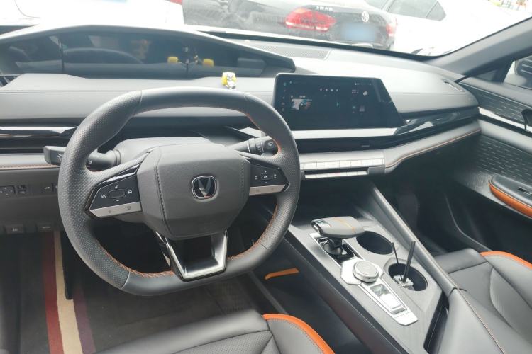 Used CHANGAN UNI-V 2023 1.5T Premium Model Interior 2