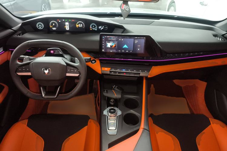 Used CHANGAN UNI-V 2023 2.0T Leading-Speed Edition Interior 2