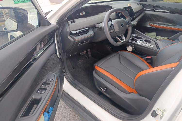 Used CHANGAN UNI-V 2023 1.5T Prestige Model Interior 3