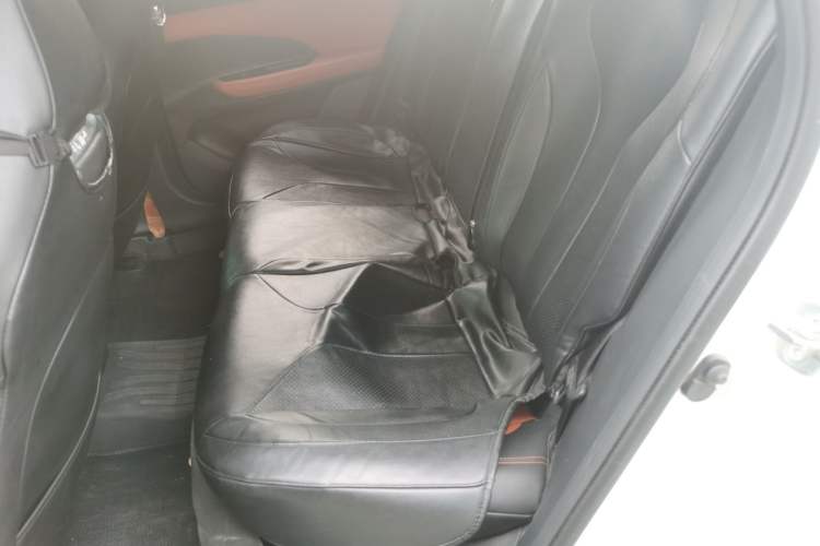 Used CHANGAN UNI-V 2023 1.5T Sport Edition Interior 4
