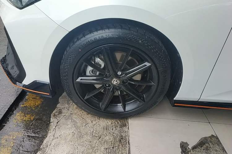 Used CHANGAN UNI-V 2023 2.0T Sport Edition Left Front Wheel Hub