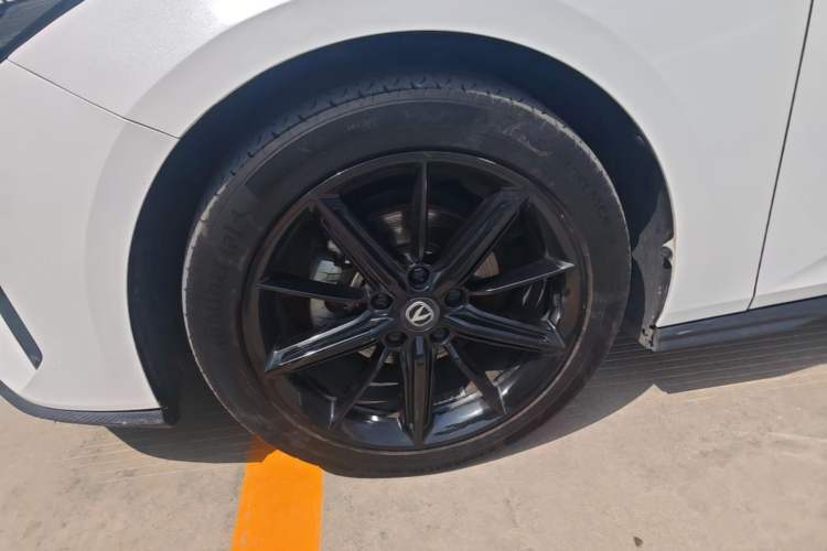 Used CHANGAN UNI-V 2023 1.5T Prestige Model Left Front Wheel Hub