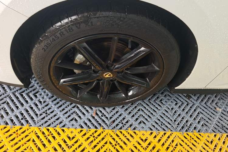 Used CHANGAN UNI-V 2023 1.5T Prestige Model Left Front Wheel Hub