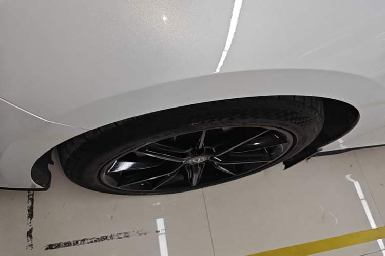 Used CHANGAN UNI-V 2023 1.5T Prestige Model Left Front Wheel Hub