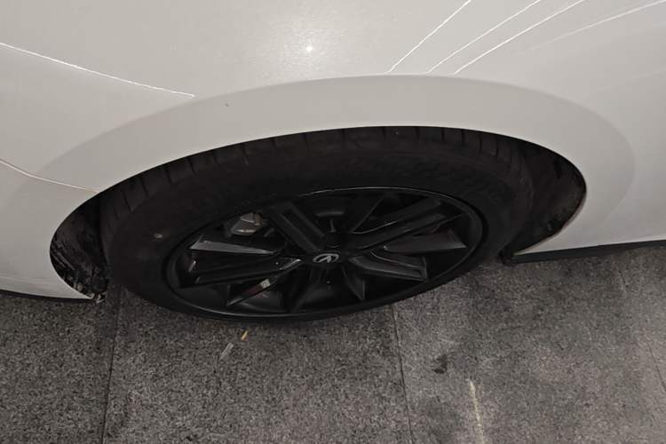 Used CHANGAN UNI-V 2023 1.5T Prestige Model Left Front Wheel Hub