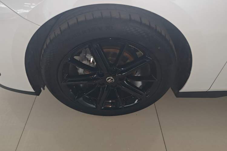 Used CHANGAN UNI-V 2023 1.5T Prestige Model Left Front Wheel Hub