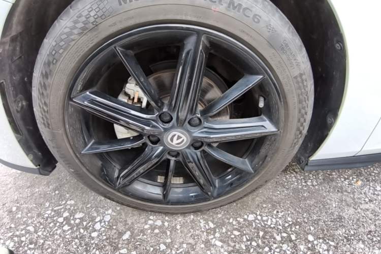 Used CHANGAN UNI-V 2023 1.5T Prestige Model Left Front Wheel Hub