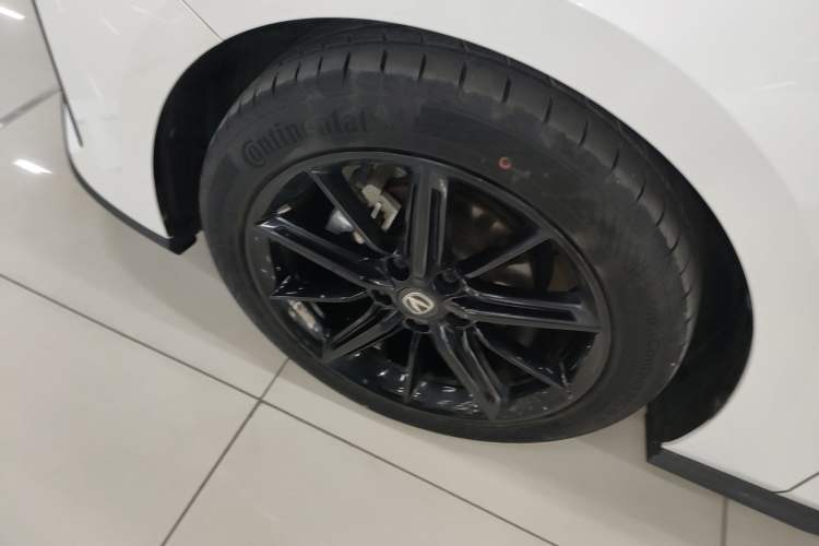 Used CHANGAN UNI-V 2023 1.5T Premium Model Left Front Wheel Hub