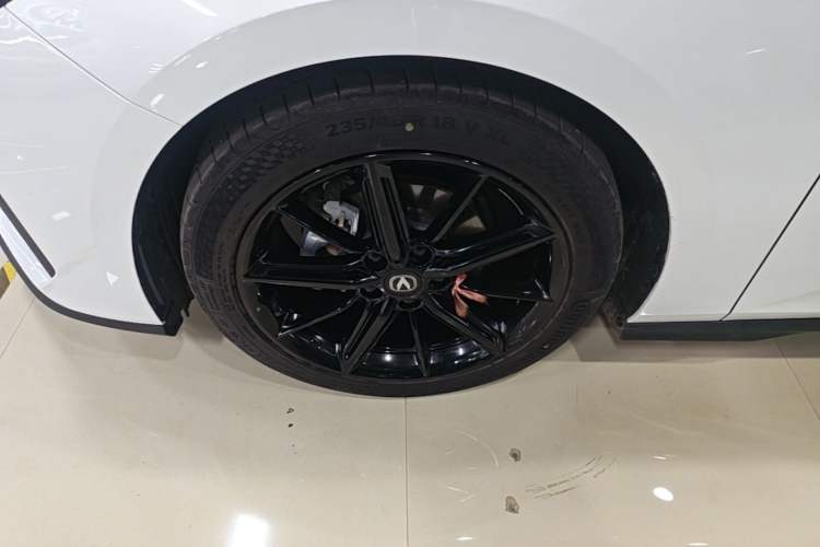 Used CHANGAN UNI-V 2023 1.5T Premium Model Left Front Wheel Hub