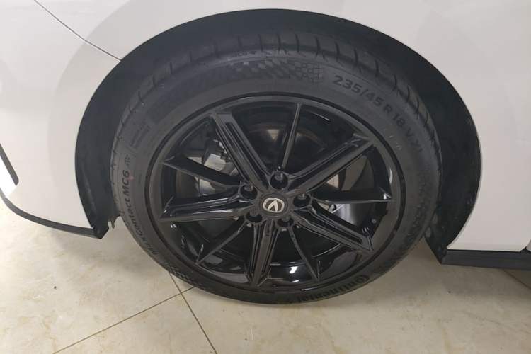 Used CHANGAN UNI-V 2023 1.5T Prestige Model Left Front Wheel Hub