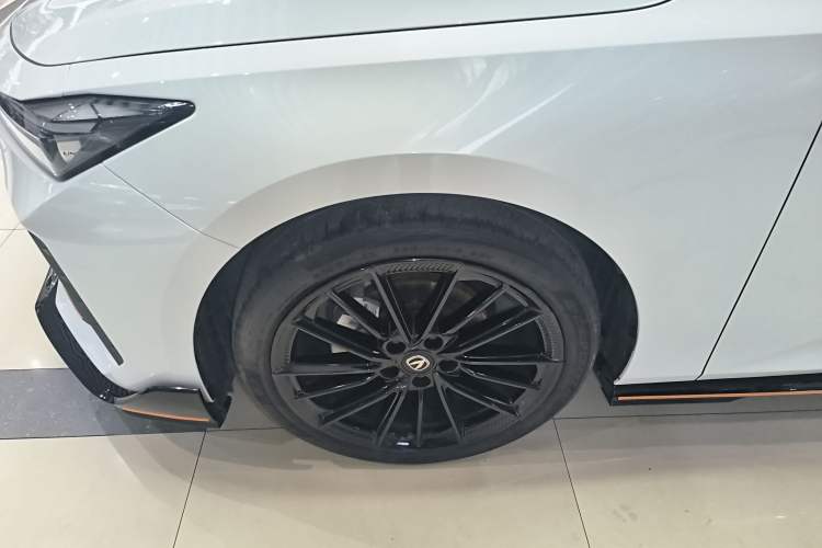 Used CHANGAN UNI-V 2023 1.5T Sport Edition Left Front Wheel Hub