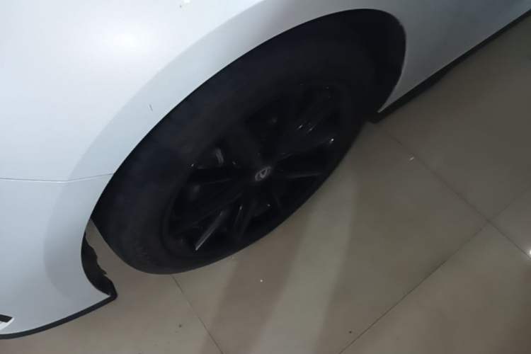 Used CHANGAN UNI-V 2023 1.5T Prestige Model Left Front Wheel Hub