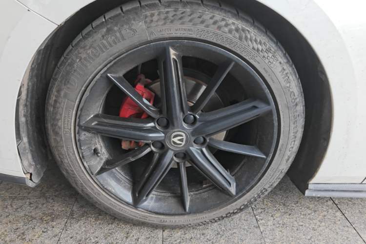 Used CHANGAN UNI-V 2023 1.5T Prestige Model Left Front Wheel Hub
