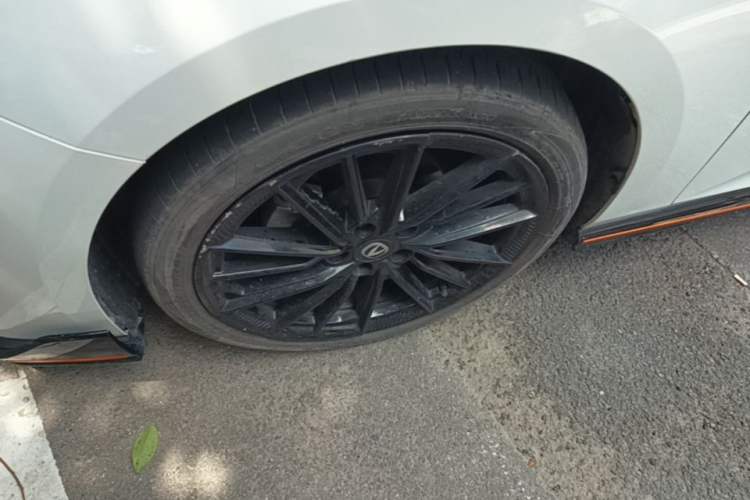 Used CHANGAN UNI-V 2023 1.5T Sport Edition Left Front Wheel Hub