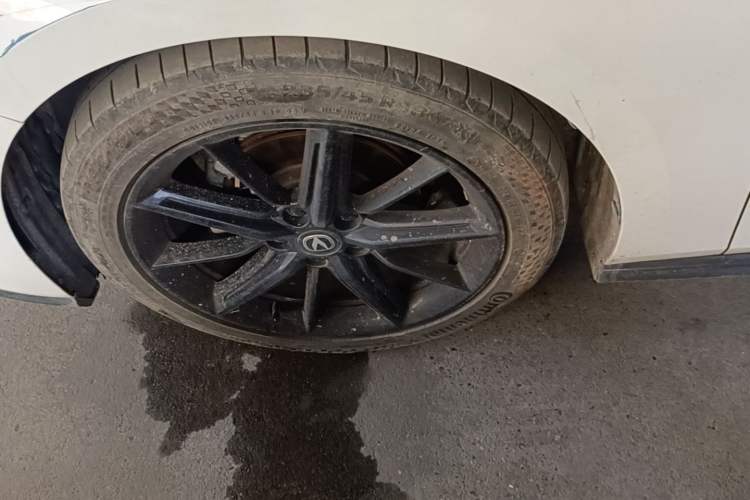 Used CHANGAN UNI-V 2023 1.5T Prestige Model Left Front Wheel Hub