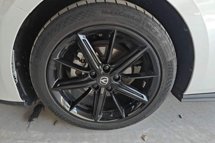 Used CHANGAN UNI-V 2023 1.5T Prestige Model Left Front Wheel Hub