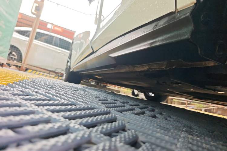Used CHANGAN UNI-V 2023 1.5T Prestige Model Left Side Sill