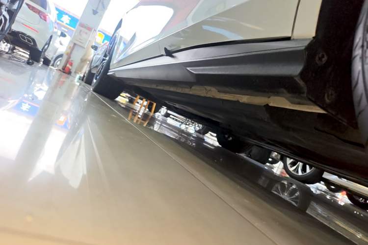 Used CHANGAN UNI-V 2023 1.5T Prestige Model Left Side Sill