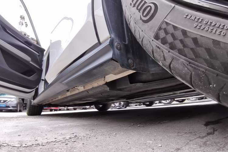 Used CHANGAN UNI-V 2023 1.5T Prestige Model Left Side Sill