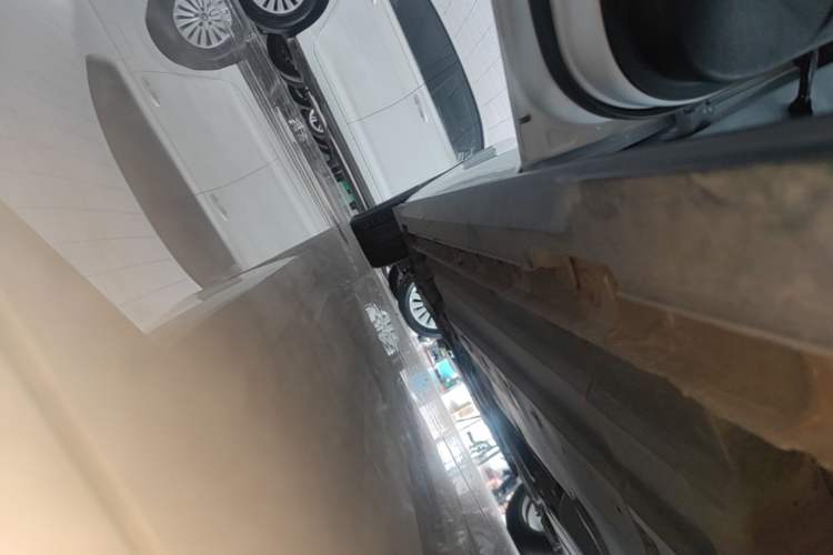 Used CHANGAN UNI-V 2023 1.5T Premium Model Left Side Sill