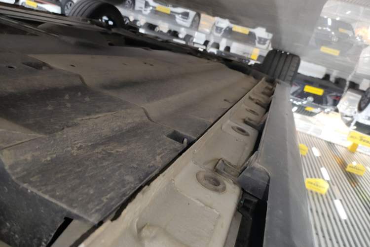 Used CHANGAN UNI-V 2023 1.5T Premium Model Left Side Sill