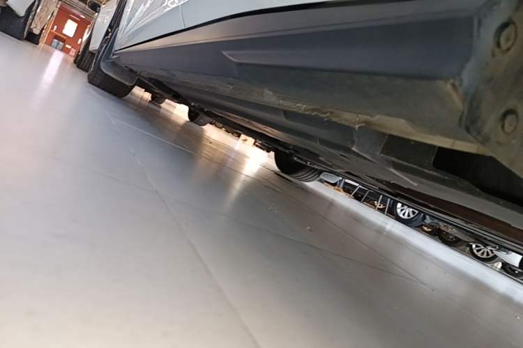 Used CHANGAN UNI-V 2023 1.5T Premium Model Left Side Sill