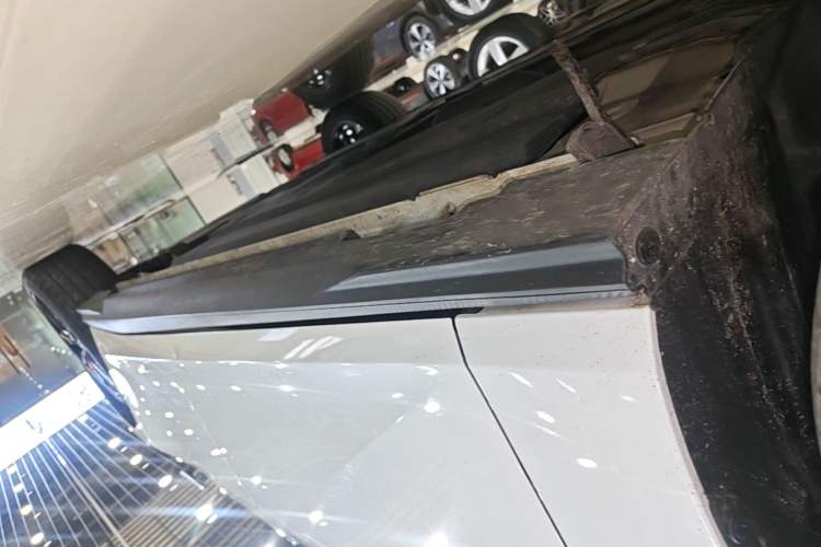 Used CHANGAN UNI-V 2023 1.5T Premium Model Left Side Sill