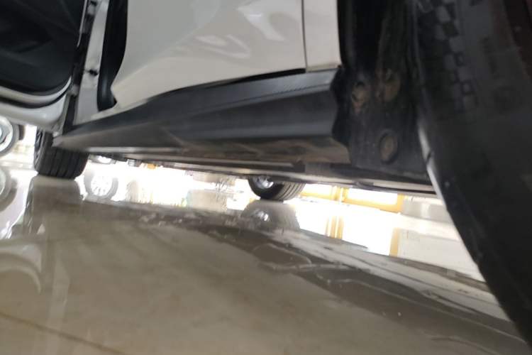 Used CHANGAN UNI-V 2023 1.5T Prestige Model Left Side Sill
