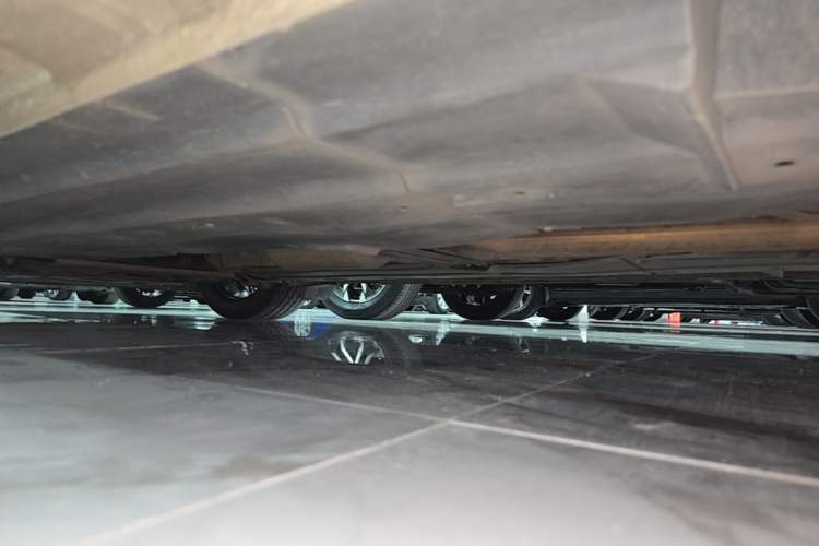 Used CHANGAN UNI-V 2023 1.5T Prestige Model Left Side Sill