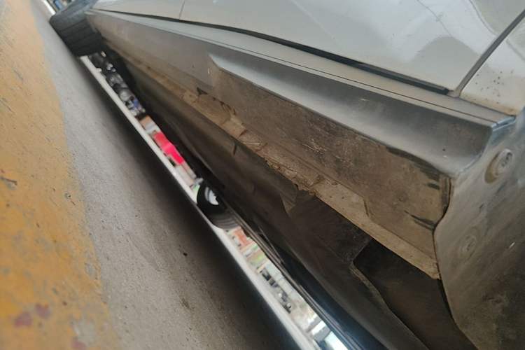 Used CHANGAN UNI-V 2023 1.5T Prestige Model Left Side Sill