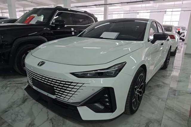 Used CHANGAN UNI-V 2023 1.5T Prestige Model