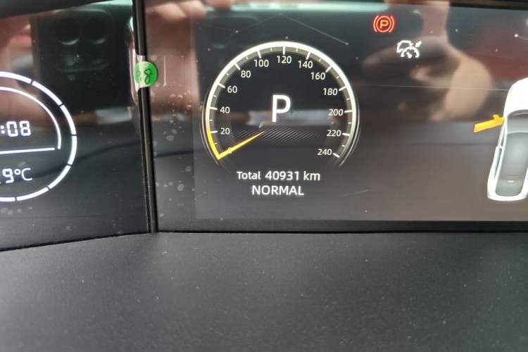 Used CHANGAN UNI-V 2023 1.5T Sport Edition Odometer Close Up