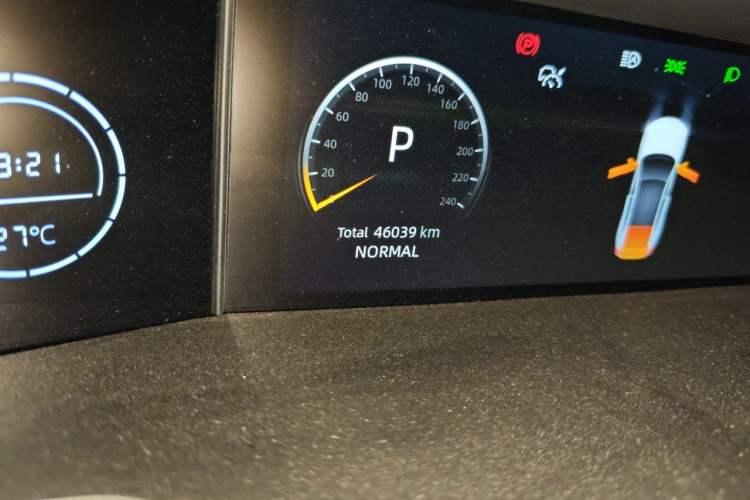 Used CHANGAN UNI-V 2023 1.5T Prestige Model Odometer Close Up