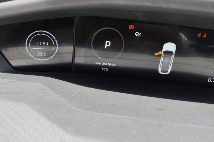 Used CHANGAN UNI-V 2023 1.5T Prestige Model Odometer Close Up