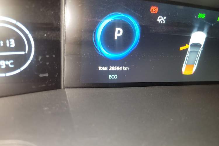 Used CHANGAN UNI-V 2023 1.5T Prestige Model Odometer Close Up
