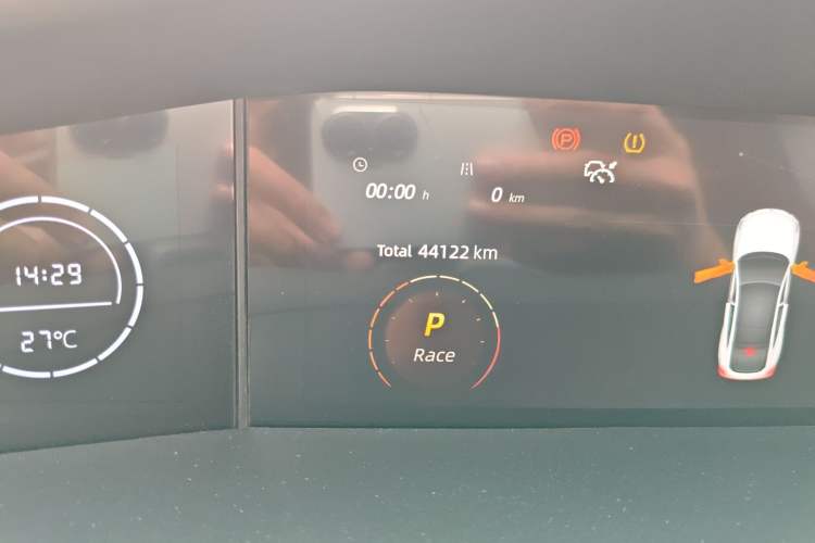 Used CHANGAN UNI-V 2023 1.5T Sport Edition Odometer Close Up