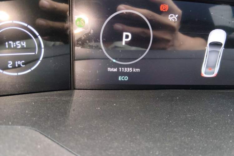 Used CHANGAN UNI-V 2023 1.5T Prestige Model Odometer Close Up