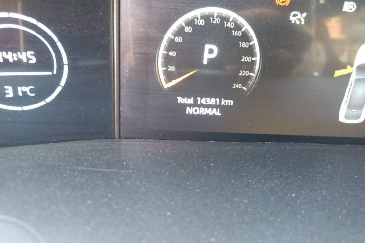 Used CHANGAN UNI-V 2023 2.0T Leading-Speed Edition Odometer Close Up
