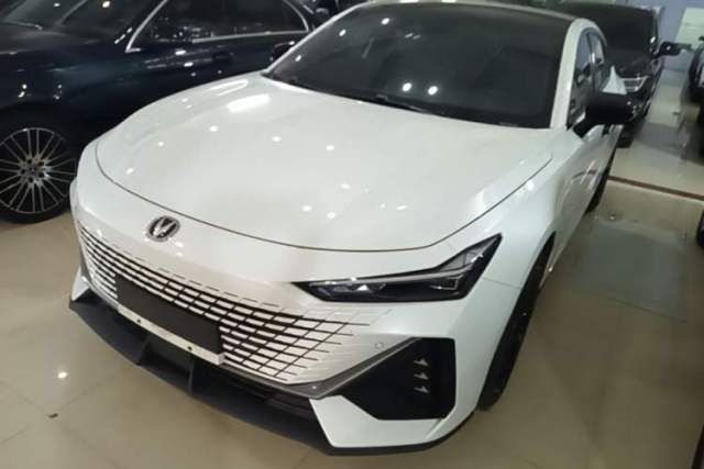 Used CHANGAN UNI-V 2023 1.5T Prestige Model
