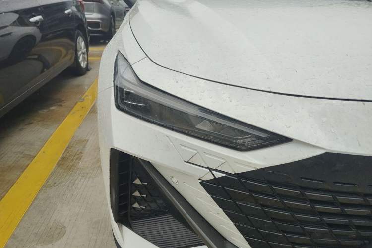 Used CHANGAN UNI-V 2023 1.5T Prestige Model Right Front Headlight