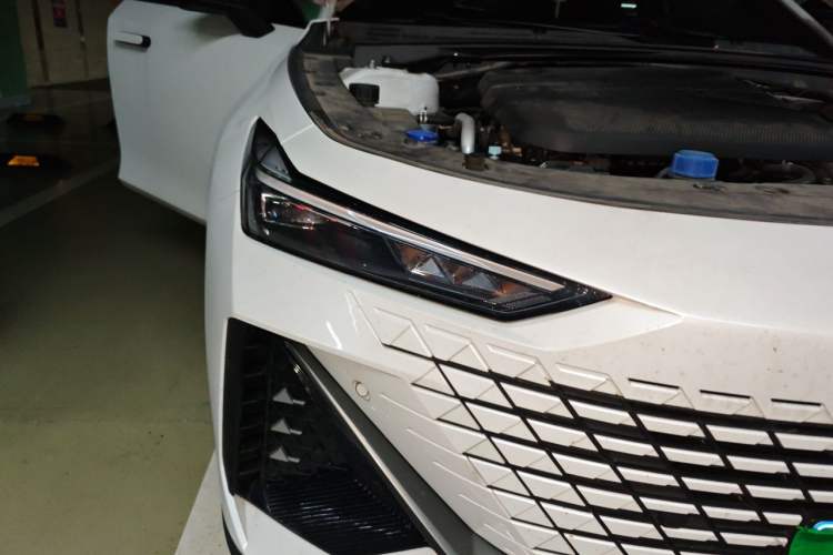 Used CHANGAN UNI-V 2023 1.5T Prestige Model Right Front Headlight