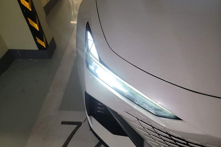 Used CHANGAN UNI-V 2023 1.5T Prestige Model Right Front Headlight