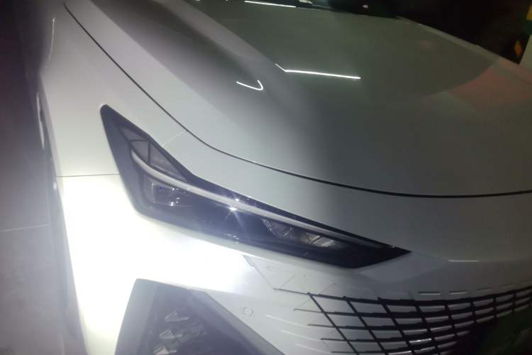 Used CHANGAN UNI-V 2023 1.5T Prestige Model Right Front Headlight
