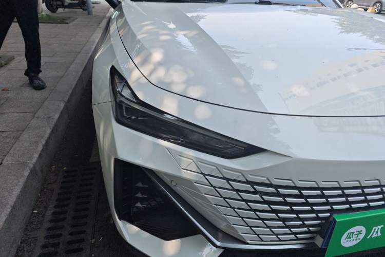 Used CHANGAN UNI-V 2023 1.5T Prestige Model Right Front Headlight