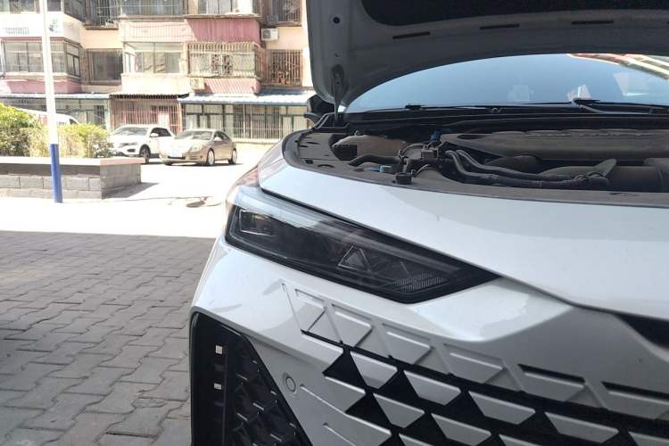 Used CHANGAN UNI-V 2023 2.0T Leading-Speed Edition Right Front Headlight