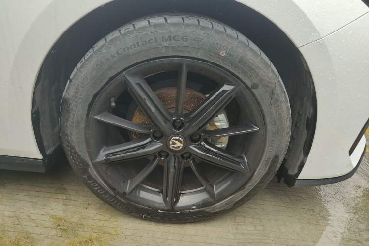 Used CHANGAN UNI-V 2023 1.5T Prestige Model Right Front Wheel Hub
