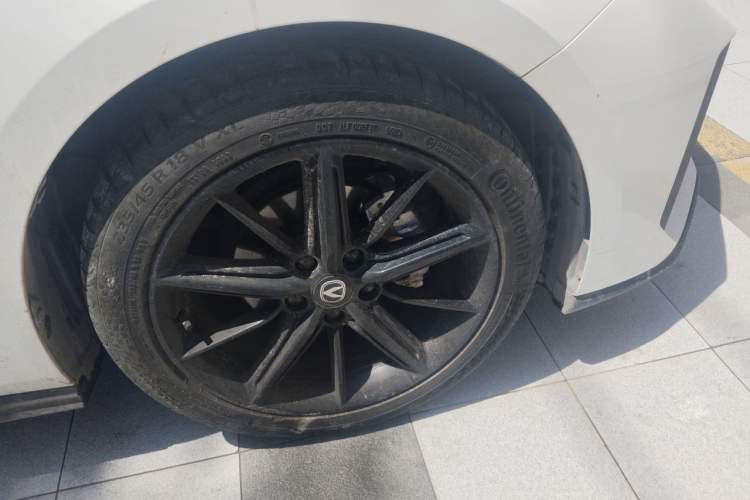 Used CHANGAN UNI-V 2023 1.5T Prestige Model Right Front Wheel Hub