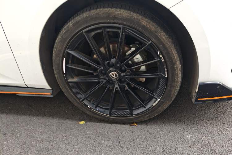 Used CHANGAN UNI-V 2023 1.5T Sport Edition Right Front Wheel Hub