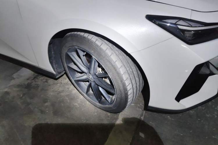 Used CHANGAN UNI-V 2023 1.5T Prestige Model Right Front Wheel Hub